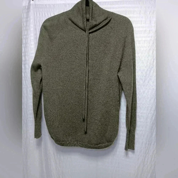 Ladies Cynthia Rowley Extra Fine Merino Wool,Cowl  Neck Sweater. Size M - Picture 2 of 9